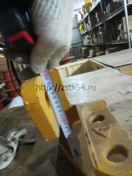 Зуб ковша боковой левый SDLG968 (4043000062)